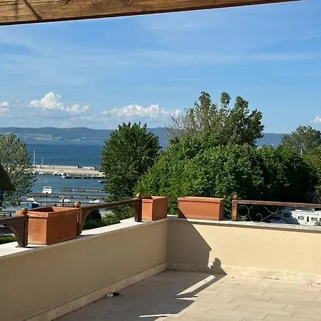 Mansarda A Due Passi Dal Lago Apartmán Marta
