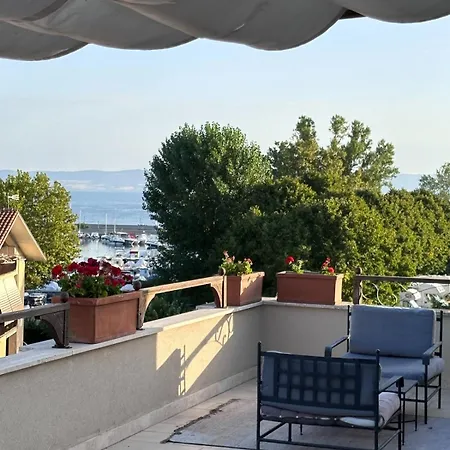 Mansarda A Due Passi Dal Lago Apartmán Marta